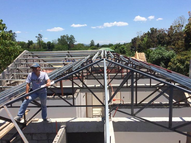 Yalova ilçesinde çelik çatı ihtiyaçlarınız için bize başvurun. Uzman ekibimiz, sizin için en uygun çelik çatı çözümlerini sunmak için hazır. 