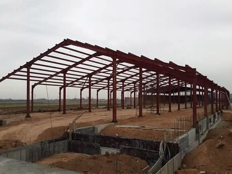 Yalova ilçesinde faaliyet gösteren fabrikalar, Karaboğa Mühendislik'in uzman ekibiyle iletişime geçerek özel çelik çatı projeleri için en iyi çözümleri bulabilirler.